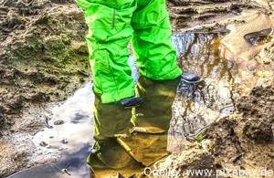 Stiefel in einer Pfütze