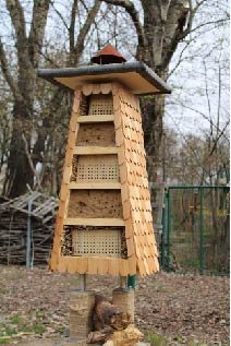 Leuchtturm aus Holz